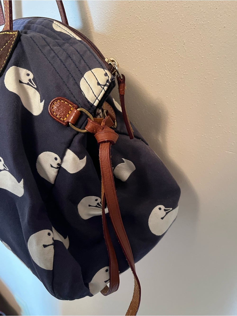 Vintage Downey & Burke Navy Duck-Print Tote Bag with Brown Leather Handles - Picture 4 of 6